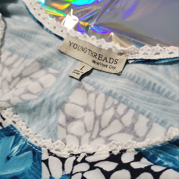 NYC Abstract Lace Bell Sleeve Dress - Picture 6 of 7